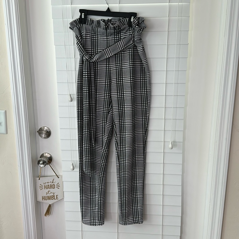 Women’s Skinny Leg Slacks